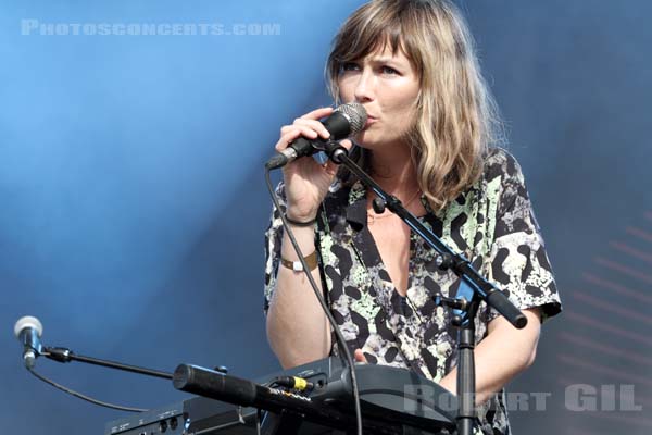 MINA TINDLE - 2014-07-20 - PARIS - Parvis de l'Hotel de Ville - 